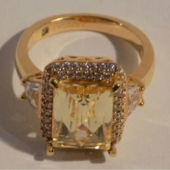 Gorgeous Tycoon brand emerald cut CZ yellow diamond ring - Picture 3 of 13